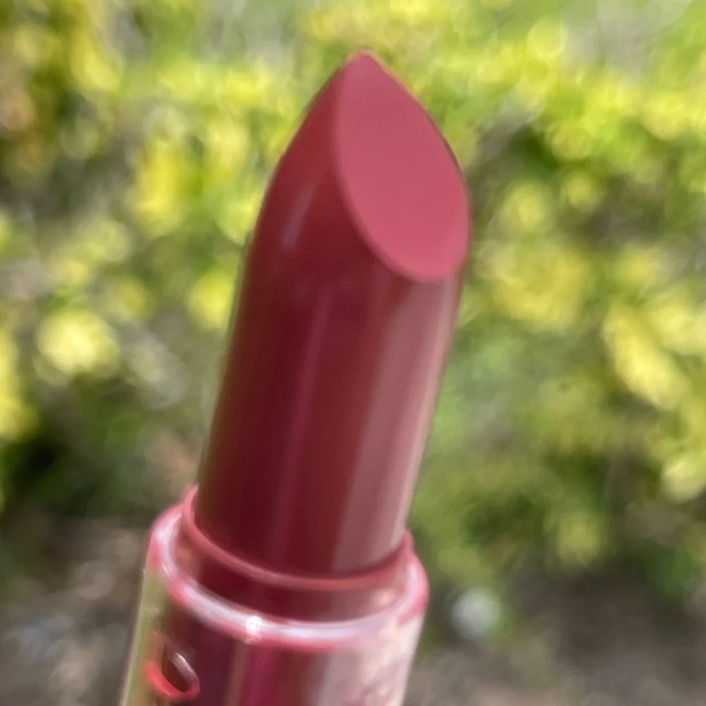SOPHIA+MABELLE Hydrating Hybrid Lipstick Balm in “Weekend getaway”